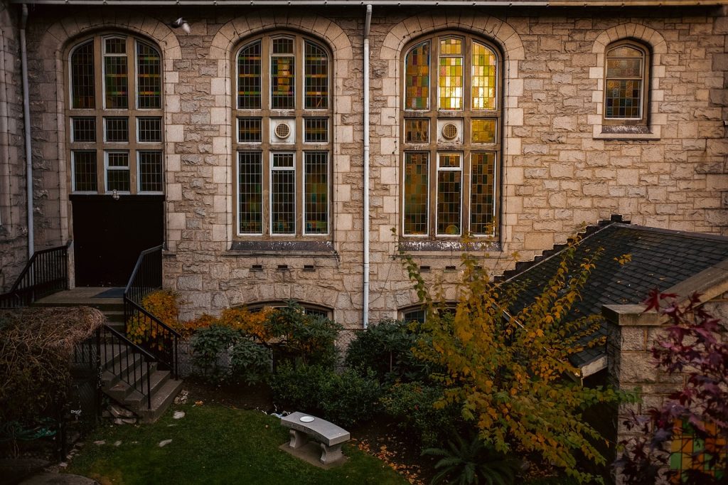 Tukang Pasang Jendela Aluminium: Solusi Modern untuk Rumah di Setiajaya Cibeureum Tasikmalaya 2 Tukang Pasang Jendela Aluminium